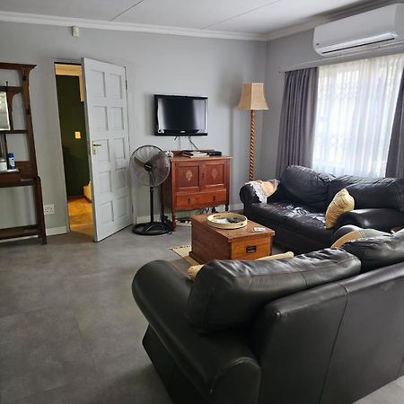 Giraffe'S Rest, Self Catering Studio Apartment White River Luaran gambar