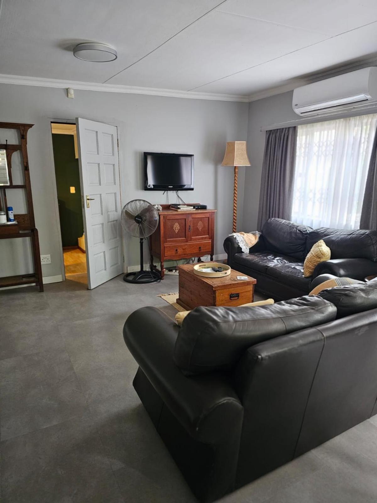 Giraffe'S Rest, Self Catering Studio Apartment White River Luaran gambar